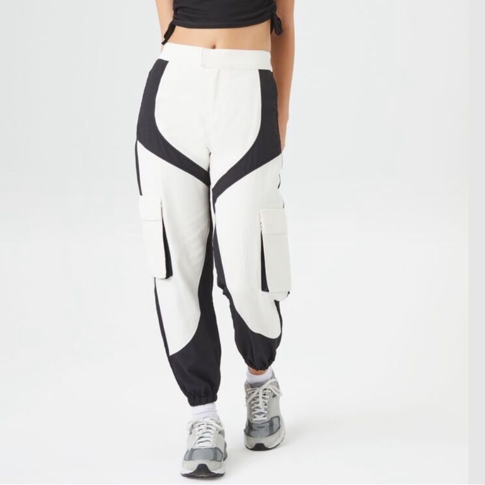 Forever 21 women’s Colorblock Mid-Rise Cargo Joggers